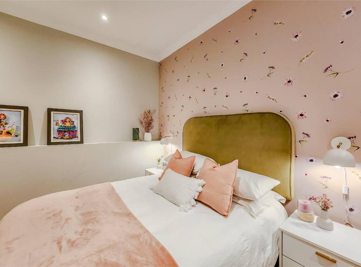 Lavenham 5 Bedroom, Rondebosch