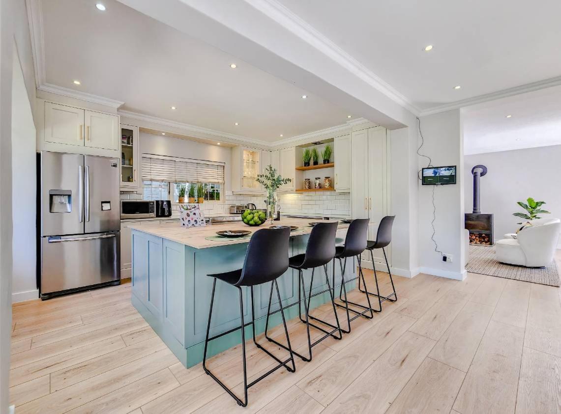 Lavenham 5 Bedroom, Rondebosch *
